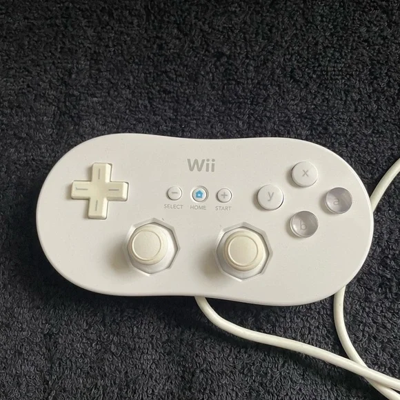 Nintendo White Wii Controller Set with MotionPlus used - Picture 5 of 9